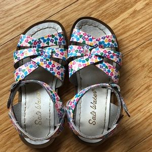Flower pattern salt water sandals toddler size 10